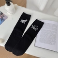 Schwarze Crew-Socken mit asymmetrischer Hunde-Stickerei in gemütlicher Lifestyle-Optik - Einheitsgröße / Schwarz