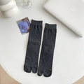 Calcetines Tabi gris oscuro de dos dedos con textura de punto de canalé vertical - Talla única / gris oscuro