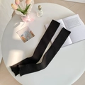 Japanische schwarze gerippte Beinstulpen mit zarten Rüschenkanten für Damen - Einheitsgröße / Schwarz