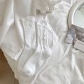 Calcetines blancos con borde de volantes y detalle de lazo de cinta de seda - Blanco / Talla única