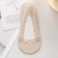 Socquettes invisibles en dentelle beige élégantes avec bords ondulés pour femmes - Taille unique / Peau Foncée