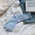 Hellblaue Netzsocken für Damen mit Rüschenrand und atmungsaktivem Wellenmuster - Einheitsgröße / Blau
