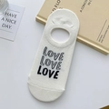 Witte onzichtbare sokken met zwarte LOVE-print en antislip siliconen hiel - LOVE Letters (RH2415)