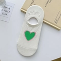 Beige katoenen sneakersokken met groen-roze hartjespatroon en antislip siliconen hielgrip - Groen Hart Patroon (RH2415)