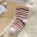 Chaussettes épaisses en velours imitation vison à rayures marron et beige pour l'hiver - Taille unique / Blanc Beige