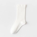 Klassische reinweiße Crew-Socken aus hochwertiger gekämmter Baumwolle mit vertikaler Textur - Einheitsgröße / Weiß