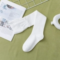 Japanische weiße Baumwoll-Kniestrümpfe mit elegantem Spitzenbesatz für Damen - Einheitsgröße / Weiß