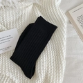 Dicke schwarze Strickstulpen mit vertikalem Rippenmuster für winterliche Wärme - Schwarz