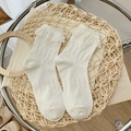 Calze al ginocchio bianche Lolita con pizzo delicato e motivi a righe verticali - Righe e Puntini