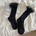 Schicke schwarze Socken mit mehrlagigen Spitzenrüschen und vertikaler Strickstruktur - Einheitsgröße / Ganz Schwarz