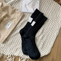 Calze nere a costine da donna con applicazione numerica bianca in stile minimalista - Taglia unica / Nero