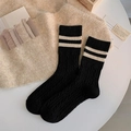 Schwarze Zopfstrick-Wollsocken für Damen mit weißen Streifen und kuscheliger Textur - Einheitsgröße / Schwarz