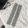 Calcetines tabi japoneses de rayas grises para mujer, largos hasta la rodilla y dedo dividido - Talla única / Estilo de Rayas Finas / Gris claro