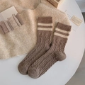 Dicke Wollsocken in Kaffee und Beige gestreift mit klassischem Zopfmuster für Damen - Einheitsgröße / Kaffeebraun