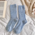 Dicke hellblaue Wollsocken für Damen im weichen, gesprenkelten Rippstrick-Design - Einheitsgröße / Blau