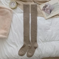 Chaussettes hautes en tricot kaki avec texture côtelée pour un look d'hiver douillet - Taille unique / Khaki