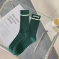 Deep green ribbed cashmere blend crew socks with white stripe and label detail - One Size / Green