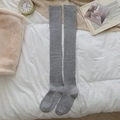 Chaussettes hautes grises en maille côtelée, mélange de laine chaude et élégante - Taille unique / Gris clair