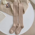 Calcetines altos de lana beige gruesa con textura clásica de canalé vertical y tacto suave - Caqui