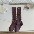 Calze a metà polpaccio in maglia viola scuro con texture a pieghe e borsa inclusa - Taglia unica / Viola