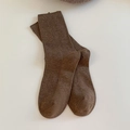 Calcetines clásicos de canalé marrón oscuro en suave mezcla de algodón para el invierno - Talla única / café