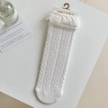 Weiße Lolita-Stricksocken mit zarter Spitze und Zopfmuster für einen süßen JK-Stil - Einheitsgröße / Weiß