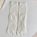 Calze a due dita bianche da donna con trama a costine verticali e stile minimale - Taglia unica / Bianco