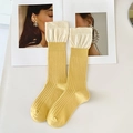 Calze da donna in cotone giallo con polsini a balze color crema e trama a costine - Giallo