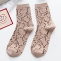 Süße khakifarbene mittelhohe Socken mit Cartoon-Katzenmuster und gerippten Bündchen - Einheitsgröße / Hellkaffee