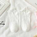 Weiße Lolita-Socken mit Schleifenband, Rüschensaum und Herz-Hohlstrickmuster - Einheitsgröße / Weiß / Weiße Schleife