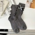 Dunkelgraue Socken mit schwarzen Rüschenkanten und schicken Schleifen für einen süßen Stil - Dunkelgrau / Karierte Schleife (23110 Grau)