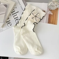 Cremeweiße Socken mit schwarzem Rüschenrand und dekorativen Schleifenblumen Details - Cremeweiß / Band Blume (23111 Weiß)
