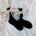 Süße Lolita-Socken in Schwarz mit großen weißen Spitzen-Schleifen und Blumenstickerei - Einheitsgröße / Schwarz Große Schleife