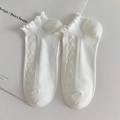 Chaussettes blanches à volants avec motif cœur en 3D et bordure ondulée élégante - Blanc