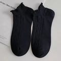 Chaussettes basses noires avec volants et motifs de cœurs tricotés pour femmes - Noir