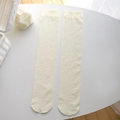Calze al ginocchio in velluto bianco crema con dolce motivo a cuore in rilievo - Beige