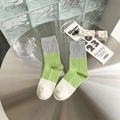 Calcetines de media caña para mujer con bloques de color gris, verde y crema - Gris con Verde y Beige