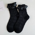 Chaussettes JK Lolita noires avec bord à volants et nœud en satin style vintage - Dentelle Jacquard Volant Noir (7329 Noir)