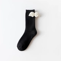 Japanische schwarze gerippte Socken mit 3D weißen Engelsflügeln im niedlichen Stil - Schwarz