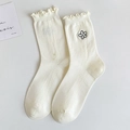 Chaussettes blanc crème à volants avec broderie florale et détails en maille aérée - Broderie Florale Maille Beige (7331 Beige)