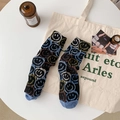 Modische schwarze Socken mit buntem Smiley-Jacquard und kontrastierender blauer Spitze - Einheitsgröße / Blaue Zehen