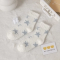 Chaussettes douillettes en polaire corail crème avec motifs étoiles bleues - Taille unique / Pentagramme