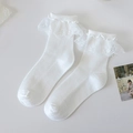 Chaussettes blanches Lolita avec de douces volants en dentelle et broderies florales - Taille unique / Style Broderie Dentelle Double Couche (65 White)