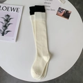 Calze bianche al ginocchio con bordo nero a coste, eleganti calze a maglia per donna - Taglia unica / Polsino Nero (Calzino Bianco Bordo Nero)