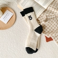 Calcetines de lana crema con talón negro en contraste y bordado del número 5 - Blanco Roto Número 5
