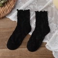 Elegante schwarze Wadensocken mit Rüschenrand und strukturiertem Blumen-Jacquardmuster - Einheitsgröße / Schwarz