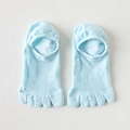 Light blue invisible five-finger socks in breathable cotton with a low-cut boat design - One Size / Blue
