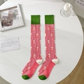 Calze rosa con motivo a orsetto e bordo verde per donne in stile JK - Taglia unica / Rosa