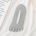 Invisible light grey five-finger socks with silicone non-slip grip and cotton blend fabric - One Size / Gray