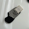 Chaussettes invisibles classiques à rayures noires et blanches avec carte d'emballage - Taille unique / Noir